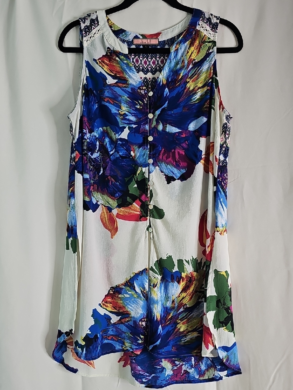 Floral Button-Front Cold-Shoulder Tunic Top in White and Blue